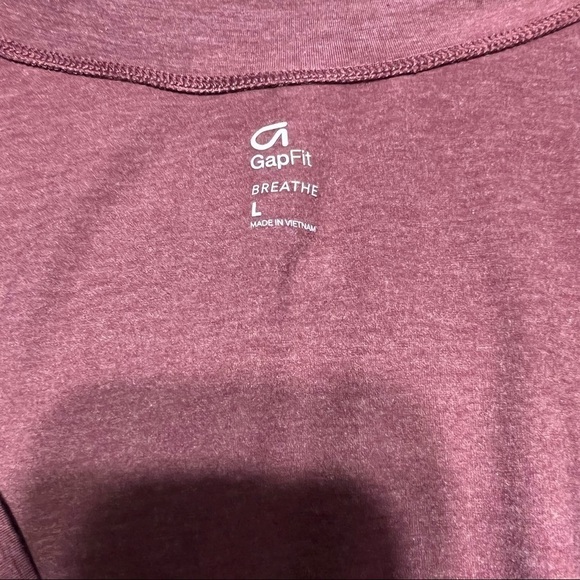 GAP FIT (NWT) DRY WICKING ATHLETIC TOP SIZE LARGE - Picture 8 of 9